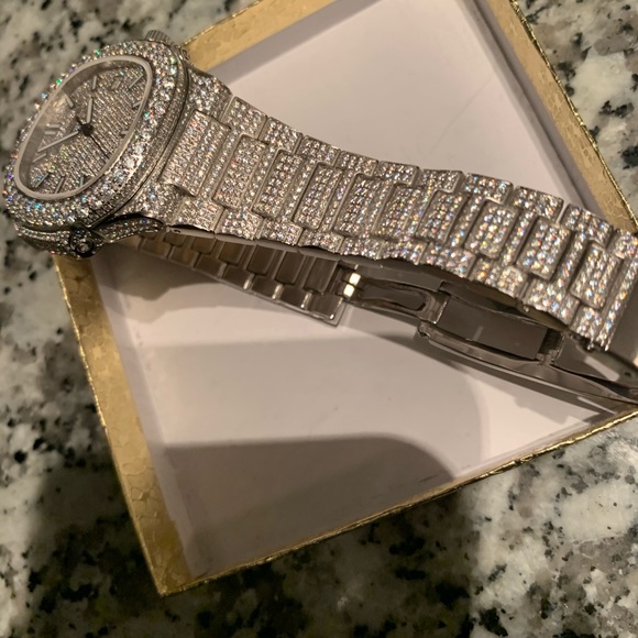 WATCH - Picture 4 of 8